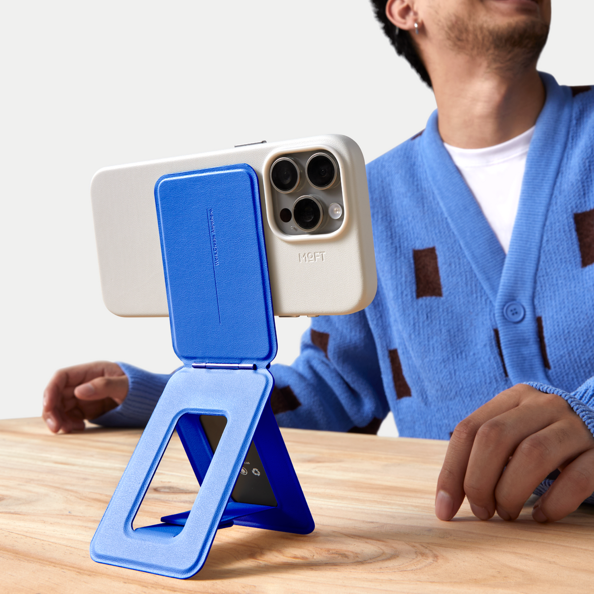 七変化MOVAS™レザーセット（iPhone 15シリーズ対応） – MOFT Japan